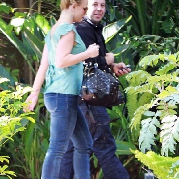 DO NOT BUY: ISO. Does anyone know what bag this is or who makes it? - Picture 5 of 7